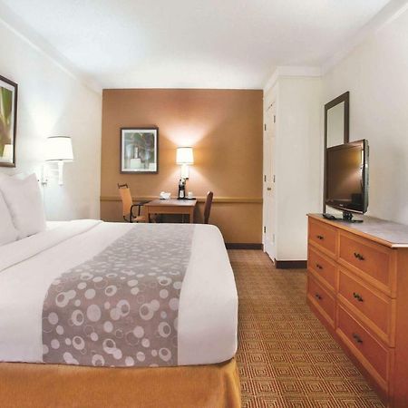 La Quinta Inn By Wyndham Baton Rouge University Area Exterior photo