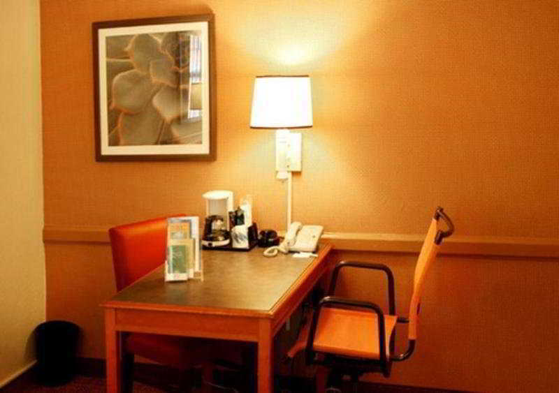 La Quinta Inn By Wyndham Baton Rouge University Area Room photo