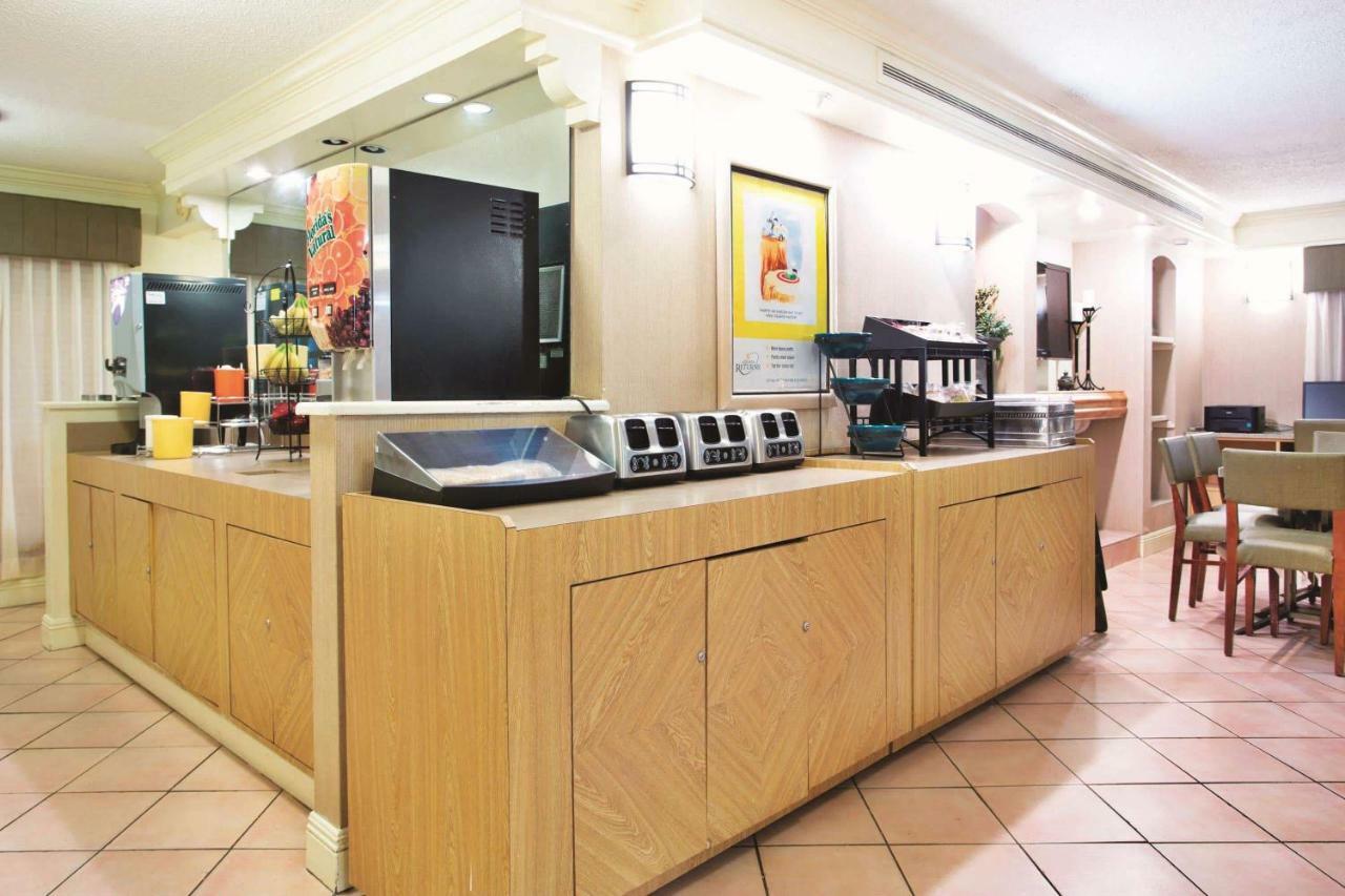 La Quinta Inn By Wyndham Baton Rouge University Area Exterior photo
